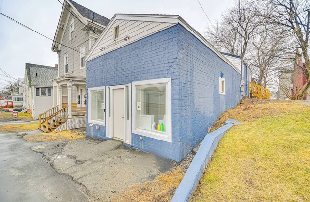 Walkable, Low-Key Waterville Studio w/Parking!