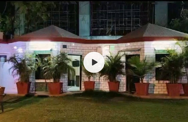 Walking distance jaipur international airport terminal2 big garden area room.
