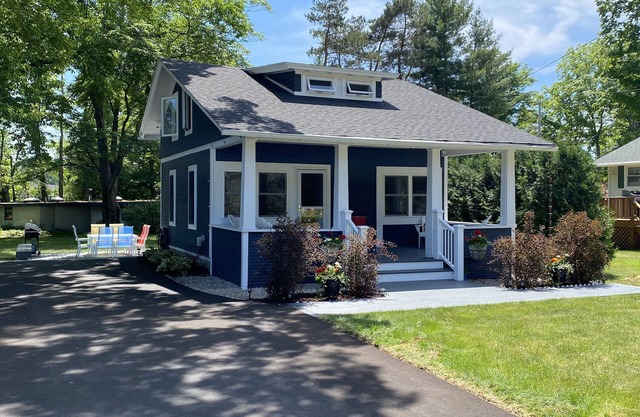 Walloon Lake Cottage; Minutes Walk to Water & The Village