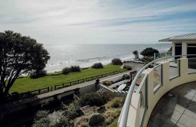 Wanaka Beachhouse Waterfront Retreat New Plymouth