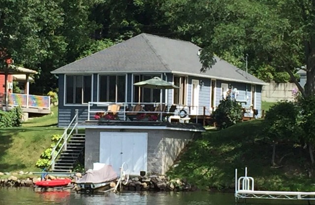 Waneta Lake Rental – Premier Location on the Lake