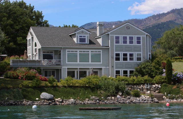 Wapato Point Waterfront Retreat with 5 bedrooms
