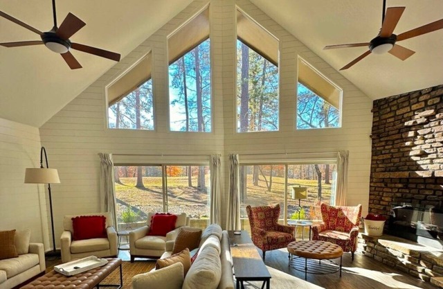 Warm and Inviting Home on the Golf Course!