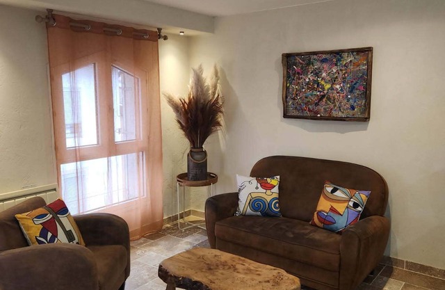 Warm, designer apartment in town center between lake and mountains