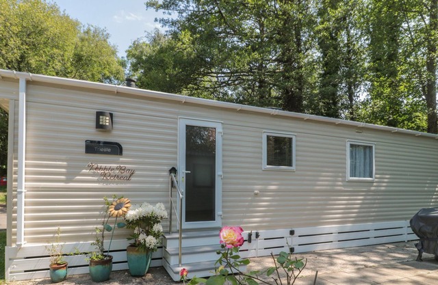 WARREN PARK 45, family friendly, with pool in Downton, Hampshire