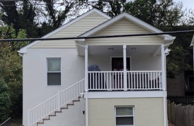 Washington D.C. Main Suite, near metro, with porch & free parking