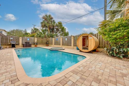 Watch Dolphins St Augustine Gem Near Downtown!