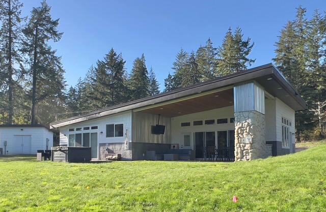 Water View Modern Home on the Bay- Hot Tub + Scenic Views