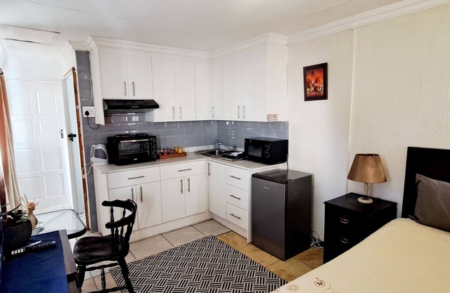 Waterfall City Guest Lodge, Johannesburg - Queen Garden Unit