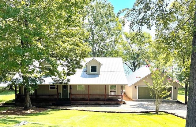 Waterfront 3 Bedroom Camden Cabin with Gorgeous Views and Dock
