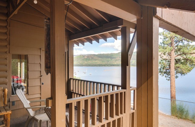 Waterfront Bayfield Apartment w/Kayaks & Fire Pit