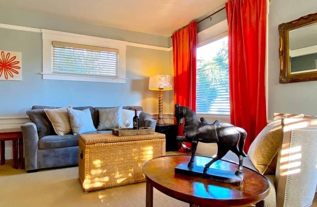 Waterfront Boutique Bungalow 3 Walk to Ferry to San Francisco Free WIFI Parking