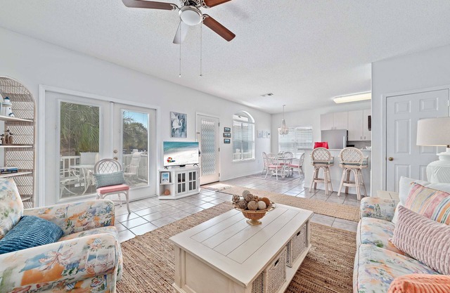 WATERFRONT CONDO, EASY WALK TO SANROC CAY MARINA, CHARTER FISHING