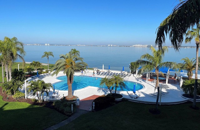 Waterfront condo with stunning views on Boca Ciega Bay - Isla Key - Updated