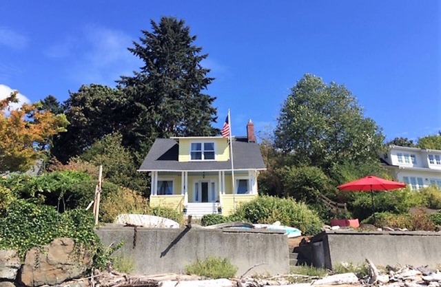Waterfront Cottage on Burton Beach, Vashon Island