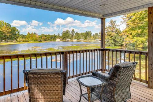 Waterfront Deck! Couples Retreat on Point A Lake