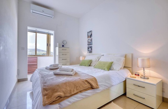 Waterfront Gozo Stay Overlooking Marsalforn Bay