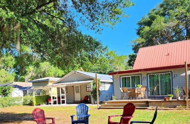 Waterfront Guesthouse with direct access to Harris Chain of Lakes