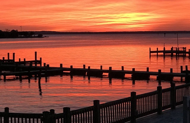 Waterfront home with 2000 sq ft. dock bar 1.5 hours from DC. Pet friendly!