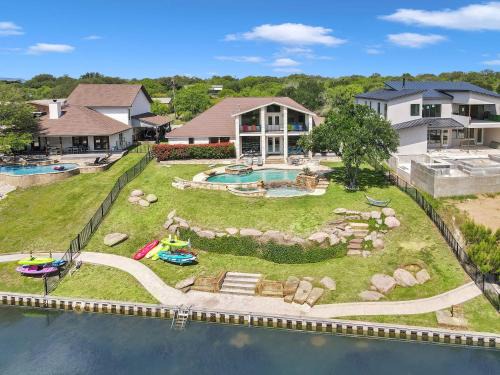 Waterfront House on Lake LBJ Cove and Concierge Services