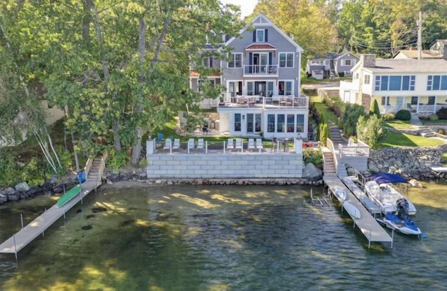 Waterfront Lake Winnipesaukee Luxury Family House with Private Water/Dock