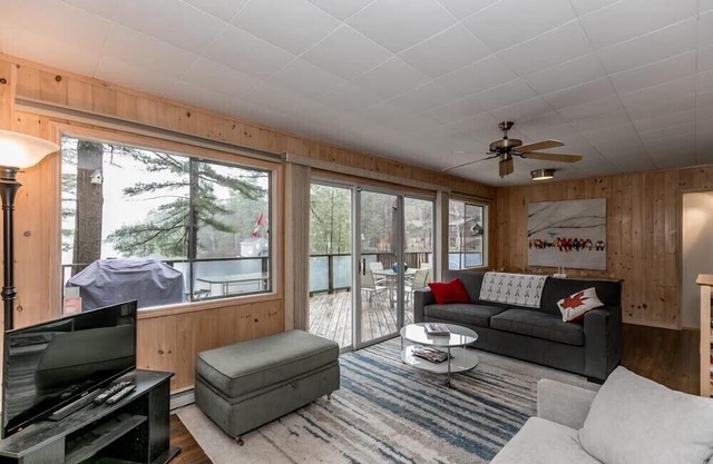 Waterfront on Lake Muskoka!