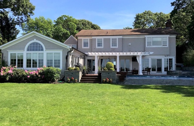 Waterfront, Pool, HotTub, Strong WIFI, Pingpong, Paddleboard, Kayak, Bocce Court