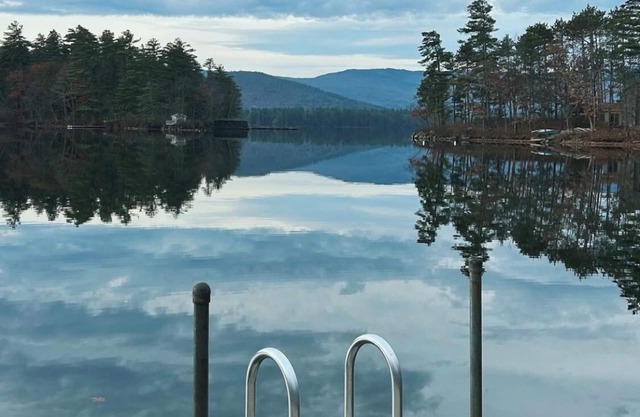 Waterfront Squam home, 7 BR/5 Bath, Dock, Pickleball+Tennis, Kayaks+Paddleboards