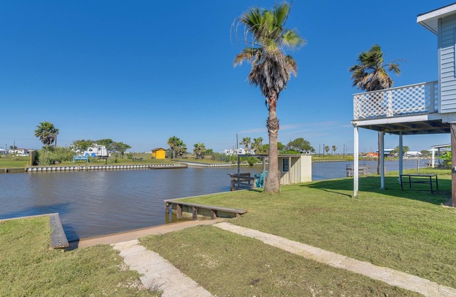 Waterfront Texas Abode w/Boat Ramp, Pets Welcome