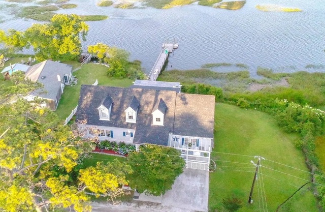 Waterfront tranquility! 3 Bedroom, 2 Bath with Sunroom