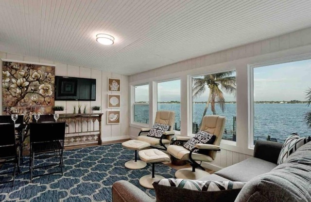 Waterfront Villa Seaglass