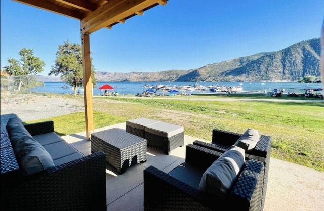 Waterfront Wapato Point Townhome w/Resort Access
