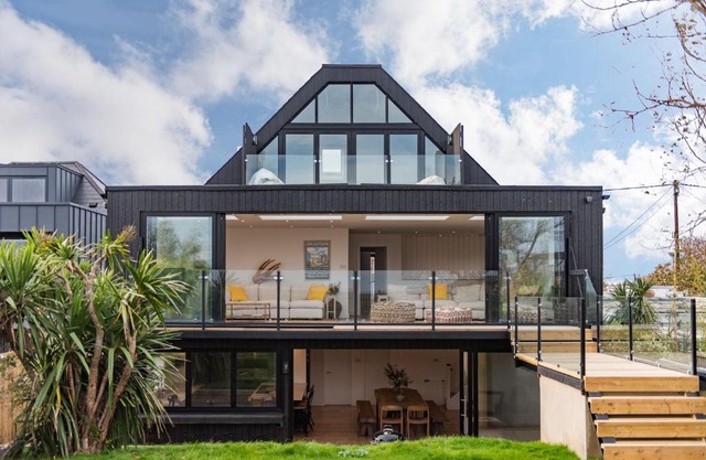 Waters Edge by Bloom Stays