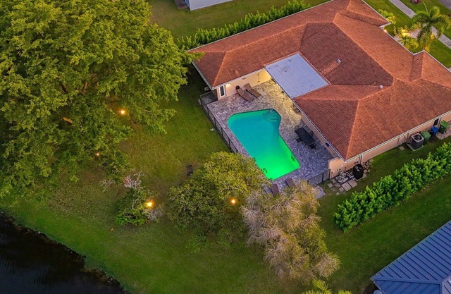WatersEdge: Lakefront Fishing-Saltwater Pool-GameRoom