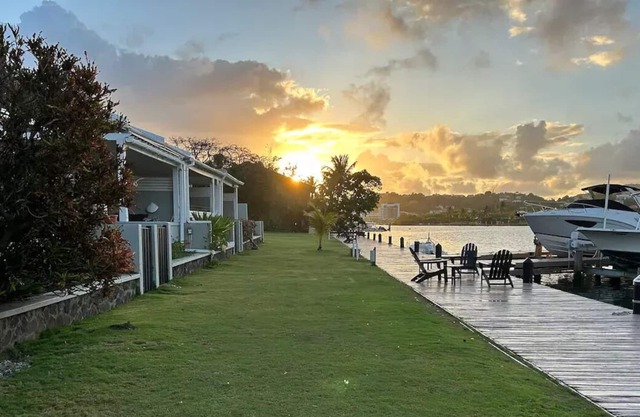 Waterside 3 Bed Condo Close To Beach