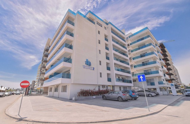 Wave 2 Promenada Apartments