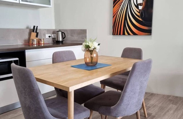 Waverley apartment D-one bedroom, wifi available