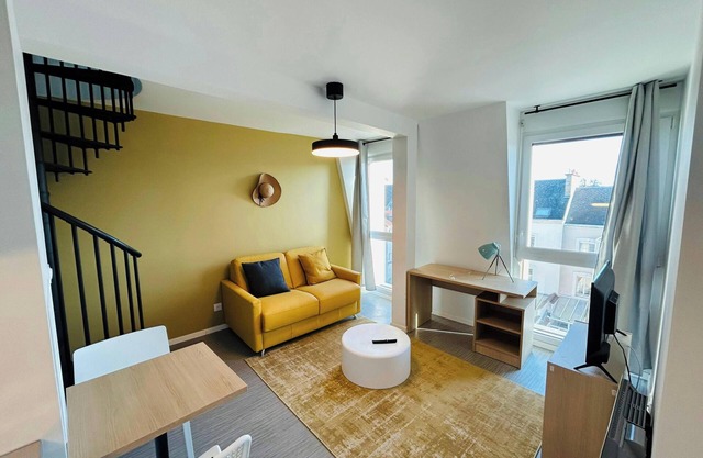 We Live In R - Duplex 503