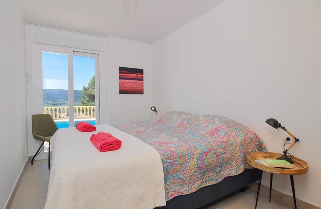We Love Villas Spain- Villa Cara-Mull (8pp)