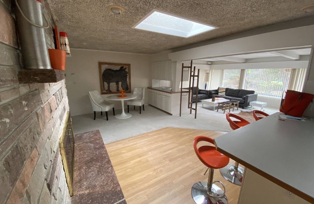 Wedding/Event 7 acre MCM Main house, 4 cabins, Bunkhouse IG astroranchpdx