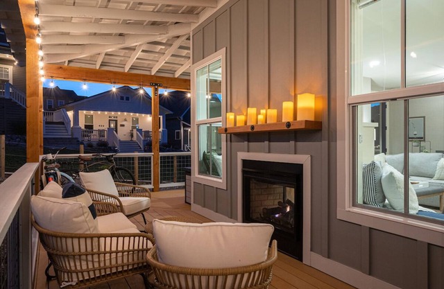 Welcome to 5 O’Clock Somewhere at The Lookout at Lake Chelan