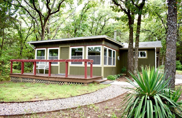 Welcome to our Cozy Cabin Getaway by Lake Texoma!