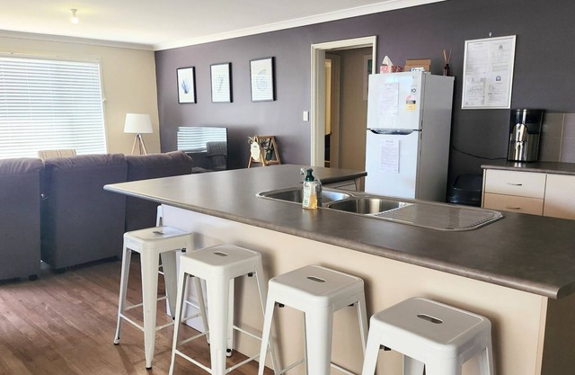 Welcome to Sea Soul located in the beautiful South Bay Green Head. Close to the beach and the fish!