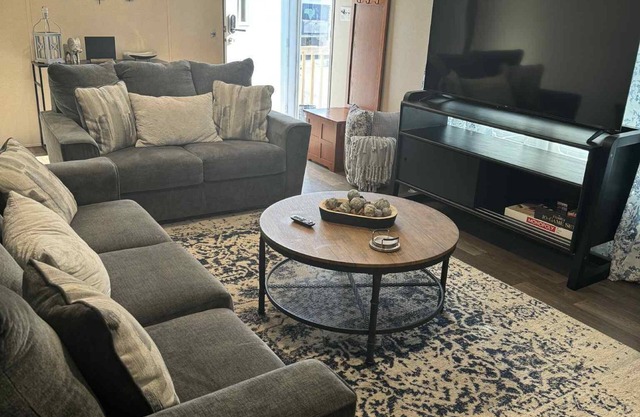 Welcome to The Hideaway! Cozy 3-bedroom home with WiFi, AC in charming Piedmont!