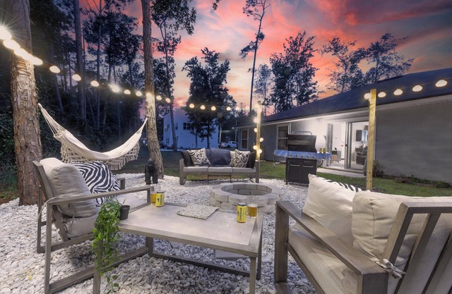 Welcome to the Jungle! Jacksonville Beach/Mayo Clinic/UNF/Shopping