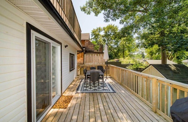 Welcome to The Palms! Your summer retreat ~Hot tub