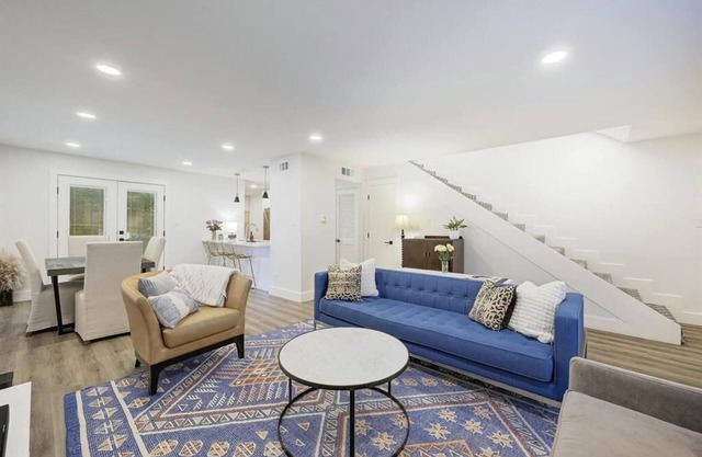 Welcoming 2-bedroom condo with AC in vibrant Austin