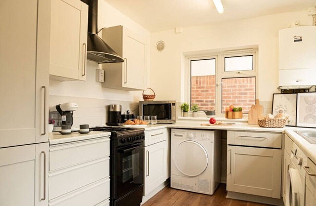 Welcoming House - Sleeps 7 - Free Parking