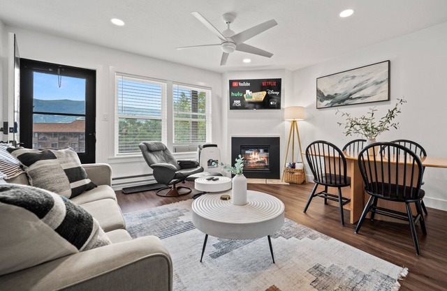 Welcoming Wolf Getaway WL1405 |Ski Escape |Hot Tub