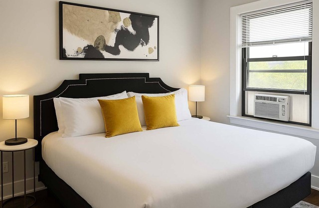 Well-Appointed &Vibrant 2BR Apt